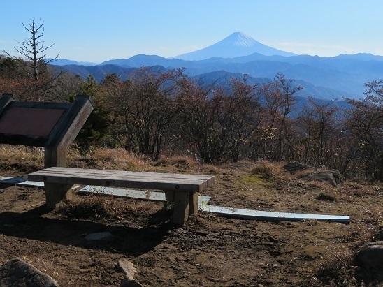 柳沢峠~倉掛山 山頂からはこんな雄大な景色が.jpg