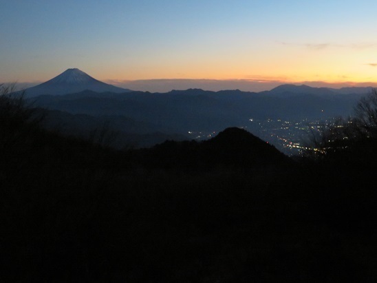柳沢峠~倉掛山 この時間を歩いているから見れた景色だ.jpg