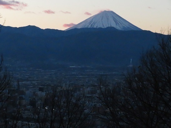 湯山白山淡雪要害大笠愛宕 というワケで今後は富士山を見ながらのハイクになります.jpg
