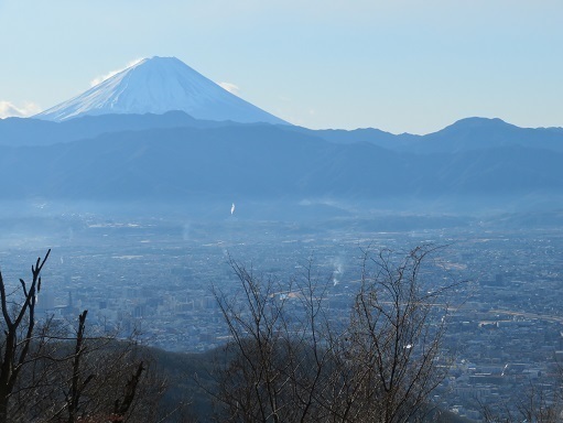 湯山白山淡雪要害大笠愛宕 山頂からは富士山の眺望は良い.jpg