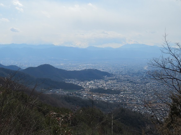湯山白山淡雪要害大笠愛宕 最終目的地のこどもの国エリアの山々が見える.jpg