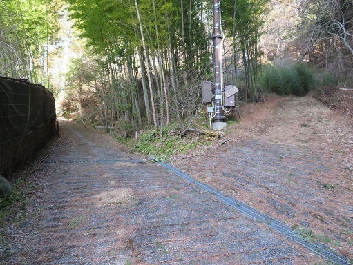 湯山白山淡雪要害大笠愛宕 積翠寺温泉裏のここを右へ.jpg
