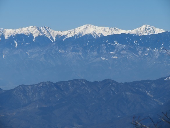 大菩薩嶺雪 白峰三山.jpg