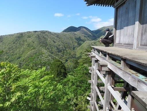 三徳山投入堂 文殊堂は高度感あり.jpg