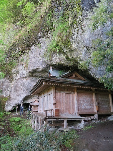 三徳山投入堂 納経堂.jpg