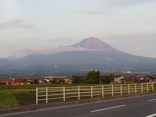 三徳山投入堂 伯耆町より.jpg