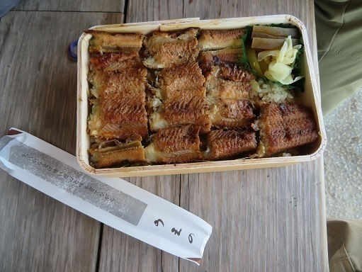 宮島弥山 弥山山頂にてうえののあなご飯を堪能 美味しいね.jpg