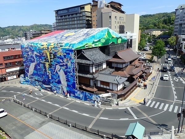 道後温泉 現在の道後温泉本館を俯瞰.jpg