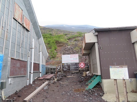 富士山 7合目への道は閉ざされている.jpg