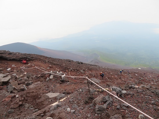 富士山 登山者は意外に多い.jpg