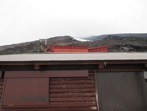 富士山 八合目太陽館から見上げる富士山頂方面.jpg