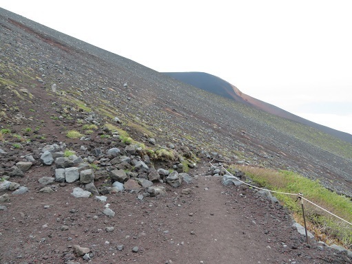 富士山 宝永山に陽が当たる.jpg