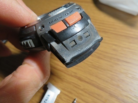CASIO時計バンド ホコリや糸くずが入っていたので.jpg