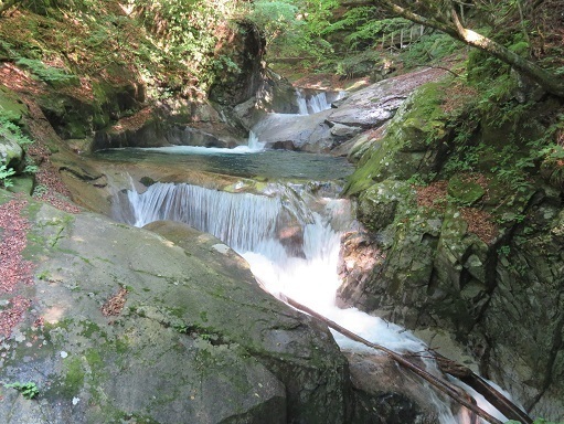 西沢渓谷 三重の滝.jpg