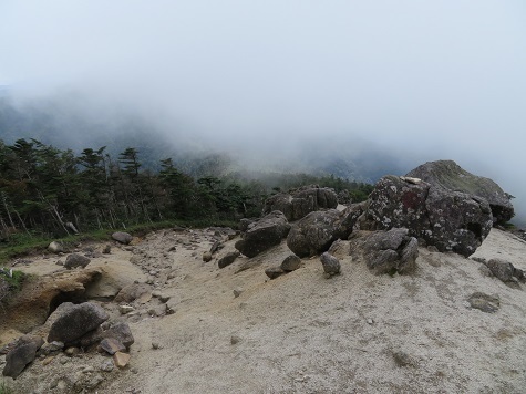 甲武信29 賽の河原でガスが沸いてきた.jpg