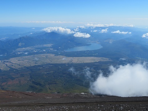 富士山14 15 眼下には山中湖.jpg