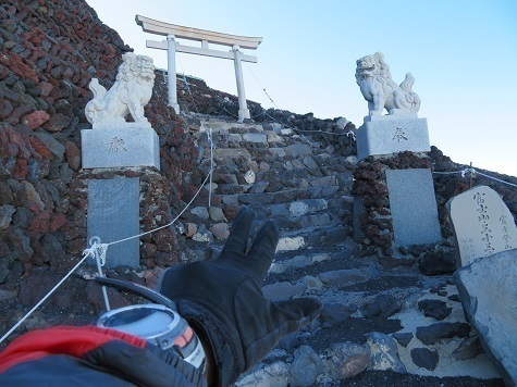 富士山14 15 おっコレはもしや山頂か!?.jpg