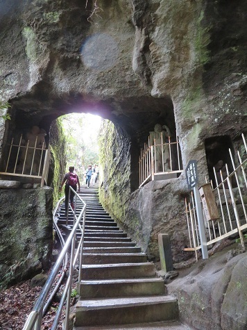 鋸山by千葉 鋸山 特徴的な鋸山の雰囲気.jpg