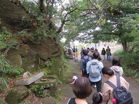 鋸山by千葉 写真撮影でエライ並ぶんですよこれが・・・.jpg