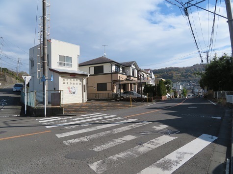 弘法山~浅間山 落合入口バス停から駐車場へ.jpg