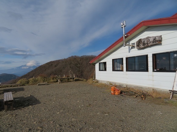 丹沢山_小丸尾根 花立山荘で用事を済ます.jpg