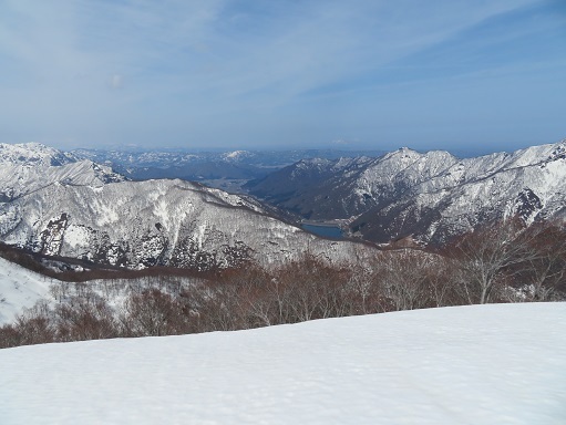 ネコブ山 三国川ダムが見え.jpg