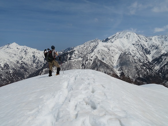 ネコブ山 越後三山を望.jpg