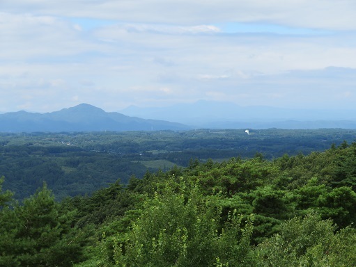 不習岳 名久井岳が聳える.jpg