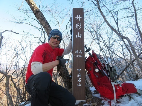 升形花咲御前山 升形山 しかし立派な山頂標柱ですねプロ.jpg