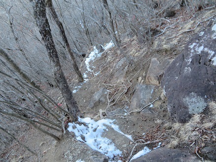升形花咲御前山 升形山へ向かう.jpg