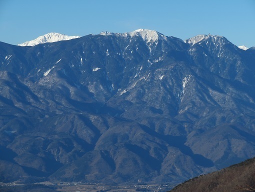 升形花咲御前山 山頂からは南ア 鳳凰山と仙丈ヶ岳.jpg