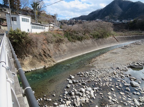 升形花咲御前山 途中の川が透明.jpg