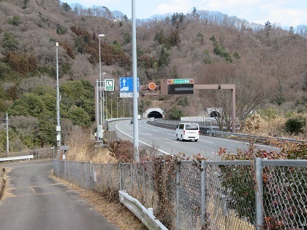 升形花咲御前山 高速道路を見ながら.jpg
