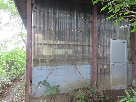 名久井 おっ山小屋.jpg