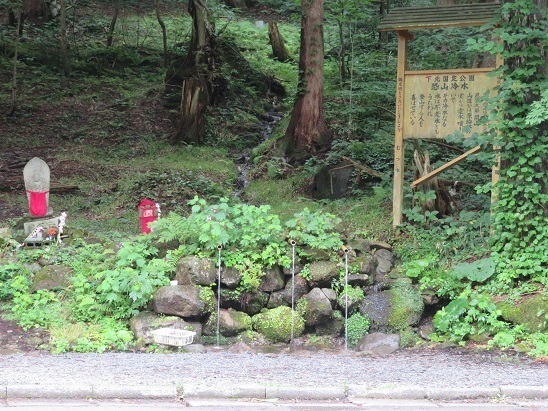 大尽山 恐山の冷水を汲んだ.jpg