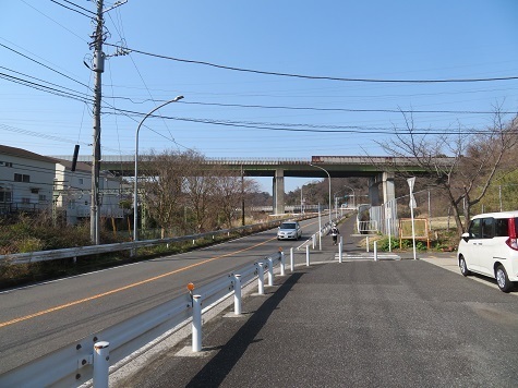 天園~三浦富士 横横の下を潜る.jpg