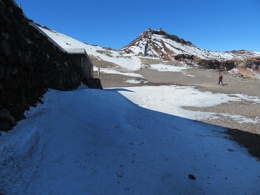 富士山17 ココの雪はアイスバーン状態だった.jpg