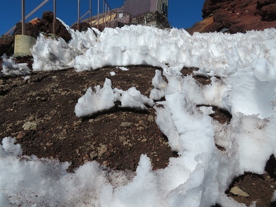 富士山17 変わった雪の造形.jpg