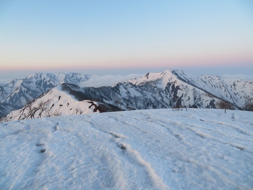 川内山塊銀太郎_矢筈 早朝の青里岳~矢筈岳.jpg