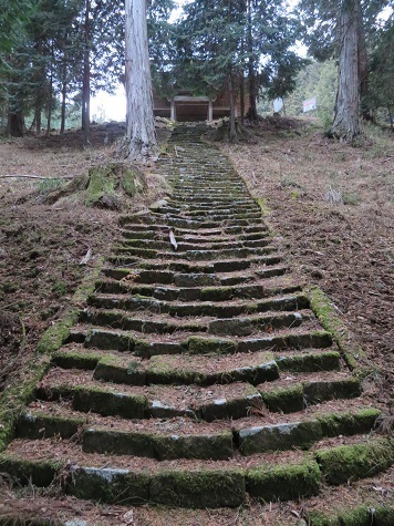 旭山(山梨)そして長い石段を登ると・・・.jpg