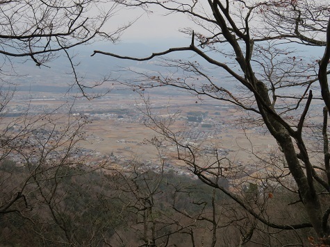 旭山(山梨)下界を見下ろせる場所.jpg