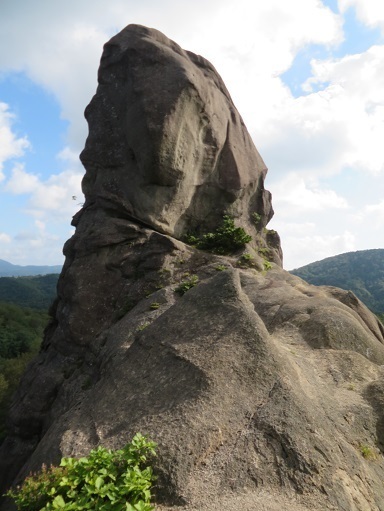 縫道石 じじ岩.jpg