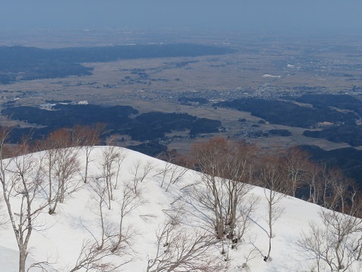 越後白山 平地は春だ.jpg