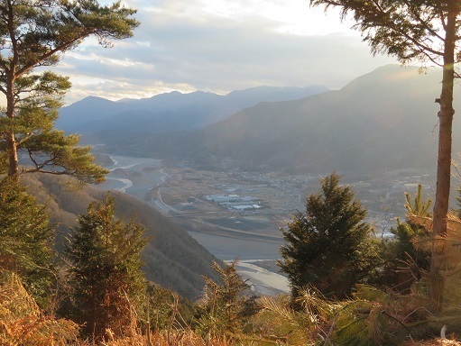 醍醐山 空に雲が沸いてきた.jpg