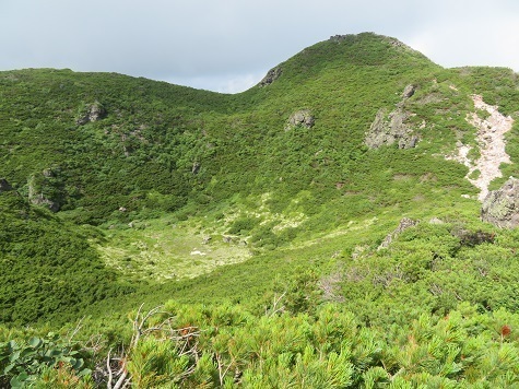 雄阿寒 火山らしくお鉢になってるね.jpg