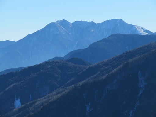 雨乞岳 鳳凰山アップ.jpg