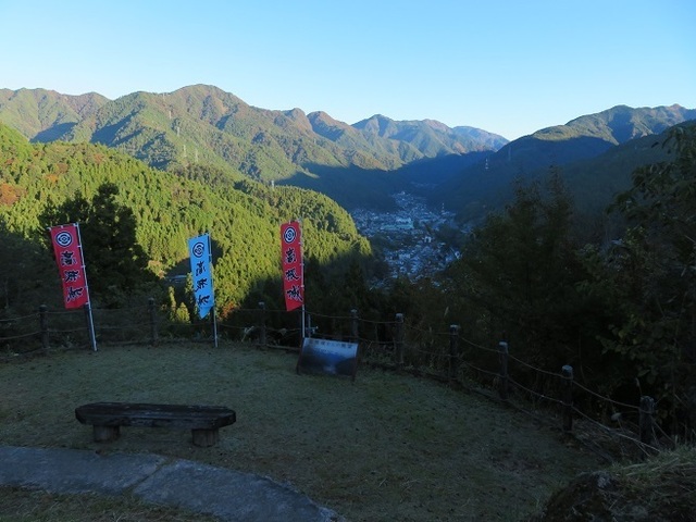 高根山住常光寺 展望台より熊伏山を望む.jpg