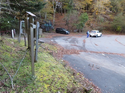 麻布山~バラ谷 野鳥の森に帰還 先ほどのご夫婦が居たので少し山談義.jpg