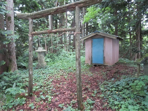黒森山 山頂鳥居.jpg
