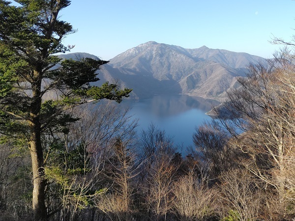 パノラマ台~蛾岳 本栖湖 竜ヶ岳 雨ヶ岳.jpg